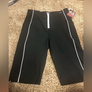 DSG BNWT BLK womens Capris with zipper sz Medium